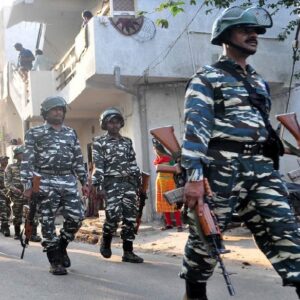 ভোটের বাংলায় নজিরবিহীন নিরাপত্তা! প্রথম দফাতেই ২.৪ লক্ষ জওয়ান; মুর্শিদাবাদ না মেদিনীপুর, কোথায় বাহিনী সর্বাধিক?  রেকর্ড দফার ভোটে রেকর্ড বাহিনী! প্রথম