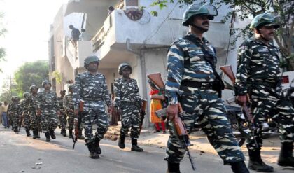 ভোটের বাংলায় নজিরবিহীন নিরাপত্তা! প্রথম দফাতেই ২.৪ লক্ষ জওয়ান; মুর্শিদাবাদ না মেদিনীপুর, কোথায় বাহিনী সর্বাধিক?  রেকর্ড দফার ভোটে রেকর্ড বাহিনী! প্রথম