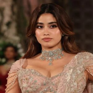 মদের নেশায় চুর হয়ে থাকতেন জাহ্নবী! শ্রীদেবী-কন্যার জীবনের সেই ‘অন্ধকার’ সত্যি ফাঁস!