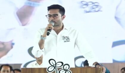 “এবারের লড়াই প্রতিবাদ-প্রতিরোধ-প্রতিশোধের!” ভাতার থেকে বিজেপিকে কার্যত হাড়হিম করা চ্যালেঞ্জ অভিষেকের! ২. ভোটের আগেই উ