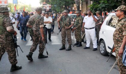 শহরে সেনার রাজত্ব! বুথে বুথে কমান্ডো বাহিনী, ভোটের কলকাতায় কি শান্তিতে ভোট দিতে পারবেন মানুষ?