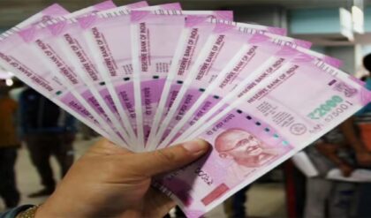 ১ এপ্রিল থেকে পকেটে টান? গ্র্যাচুইটির নতুন নিয়মে আপনার বেতনে বড় রদবদল!