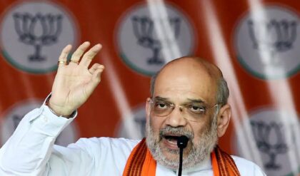 “আমাদের চাকরি আর রেশন যাচ্ছে অনুপ্রবেশকারীদের পেটে! হাবড়া থেকে মমতাকে চরম হুঁশিয়ারি শাহের”