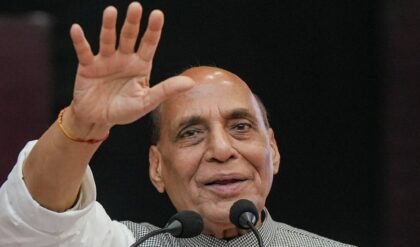 “বিপদের মুখে ভারতের অর্থনীতি? রমুজ প্রণালীর অস্থিরতা নিয়ে জার্মানির মাটিতে বড় আশঙ্কার কথা শোনালেন রাজনাথ!”