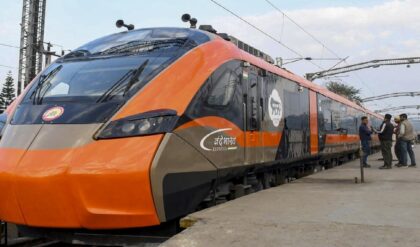 “রাত কাটবে রাজকীয় ঘুমে! হাওড়া-গুয়াহাটির পর এবার কোন রুটে নামছে বন্দে ভারত স্লিপার? বড় আপডেট”