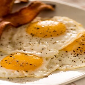 “কোলেস্টেরলের ভয়ে কুসুমকে ‘না’? বিজ্ঞান বলছে অন্য কথা! ডিমের হলুদ অংশ নিয়ে বড় তথ্য ফাঁস”