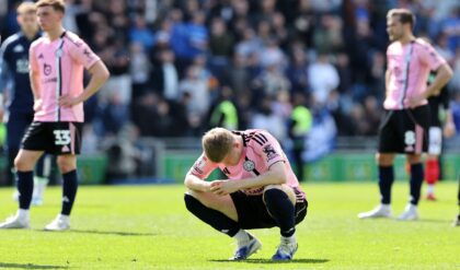 “লিচেস্টার সিটির পতন! প্রিমিয়ার লিগ জয়ী দল নেমে গেল তৃতীয় ডিভিশনে, কান্নায় ভাঙল হামজা চৌধুরীরা”