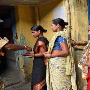 “ভোটার কার্ড নেই? চিন্তা নেই! এই ১২টি নথির যে কোনো একটি থাকলেই দিতে পারবেন ভোট”