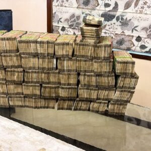 “ভোটের মুখে কুবেরের ধন! পশ্চিমবঙ্গ ও তামিলনাড়ু থেকে ১০০০ কোটিরও বেশি নগদ-মদ বাজেয়াপ্ত করল কমিশন”