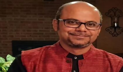 Srijato: লোকসভা ভোটের মুখে বড় ধাক্কা! কবি শ্রীজাতর বিরুদ্ধে গ্রেফতারি পরোয়ানা, নেপথ্যে কি কমিশন?