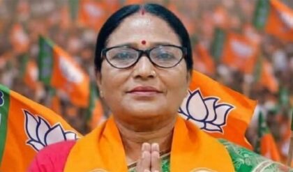 ভাঙা গাড়িতে পড়ে ছিলেন প্রার্থী! শীতলকুচির ঘটনায় ব্যাপক চাঞ্চল্য, নেপথ্যে কি অন্য কোনো কারণ? ভাঙা গাড়িতে পড়ে ছিলেন প্রার্থী! শীতলকুচির ঘটনায় ব্যাপক চাঞ্চল্য, নেপথ্যে কি অন্য কোনো কারণ?