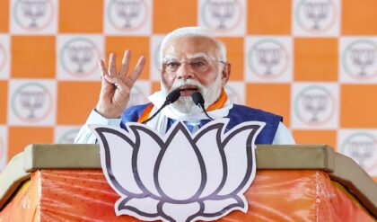 “আশীর্বাদ করুন, স্বাধীনতা দেব!”— যাদবপুরের সভায় দাঁড়িয়ে কেন এমন দাবি করলেন মোদী? তুঙ্গে বিতর্ক!