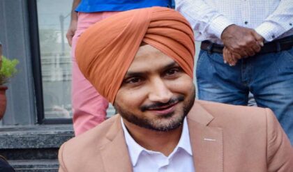 এবার কি ‘টার্বোনেটর’ বনাম কেজরীওয়াল? রাঘব চাড্ডার সঙ্গে বিজেপিতে যাচ্ছেন হরভজন সিং-ও!