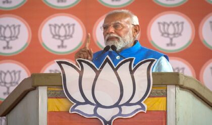 অভয়ার মায়ের পাশে দাঁড়িয়ে বিচার চাইলেন প্রধানমন্ত্রী! পানিহাটিতে মোদীর কণ্ঠে মেগা হুঙ্কার