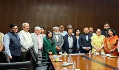 “একসাথে না চললে ডুবব!” মোদীর দাবার চাল? মাঝরাতে মুসলিম প্রতিনিধিদের সঙ্গে ডোভালের গোপন বৈঠক!