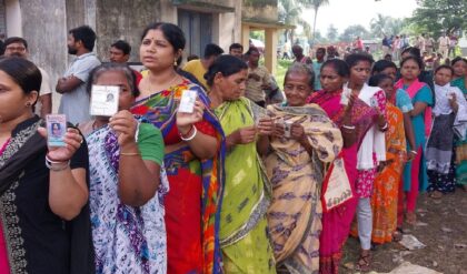 ভোট মিটতেই অশান্তির আগুন! বুথে ঢুকে ইভিএম বদলের চেষ্টা? পোলিং এজেন্টকে মারধরে তোলপাড় বাংলা!