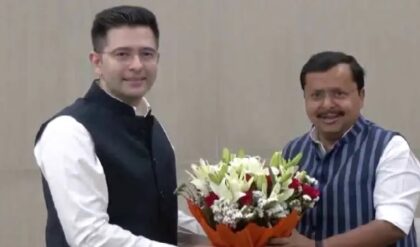 রাজধানীতে ভূমিকম্প! ২/৩ সাংসদ নিয়ে বিজেপি অফিসে রাঘব চাড্ডা, আপ-এর পতন কি তবে সময়ের অপেক্ষা?