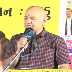 সকালে হুঙ্কার, দুপুরে চুরমার! বিজেপিকে মোছার ডাক দিয়ে খোদ নিজের দলই হারালেন কেজরীওয়াল?