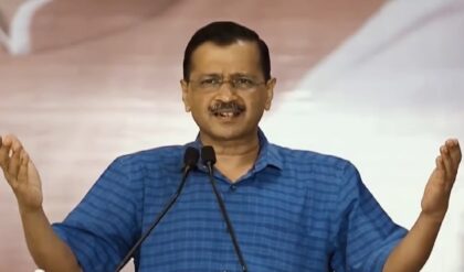 “বিজেপি ভয়ঙ্কর, দিদিই ভরসা!” তিলোত্তমায় দাঁড়িয়ে তৃণমূলের হয়ে প্রচার কেজরিওয়ালের, কেন মমতাকে ‘রক্ষাকর্তা’ বললেন?