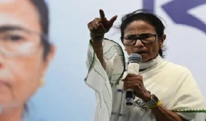 “ভোটার স্লিপ জেরক্স করে নিজের কাছে রেখে দিন!” দ্বিতীয় দফার আগে ভোটারদের কেন এমন পরামর্শ মমতার?