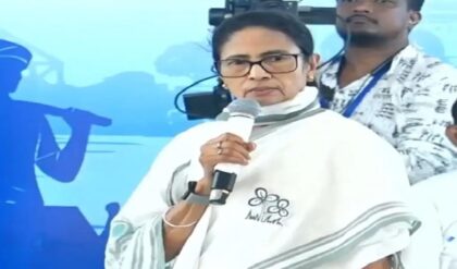 ভবানীপুরে মমতার মেগা হুঙ্কার! ভোটারদের ভয় দেখানো থেকে বুথ দখল— সরাসরি কেন্দ্রীয় বাহিনীকে কাঠগড়ায় তুললেন দিদি