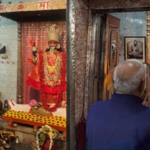 ঝালমুড়ি আর নৌকা বিহারের পর এবার ঠনঠনিয়া কালীবাড়িতে মোদী! উত্তর কলকাতায় প্রধানমন্ত্রীর ‘আধ্যাত্মিক’ রোড শো।