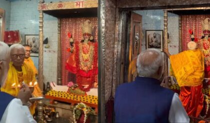 ঝালমুড়ি আর নৌকা বিহারের পর এবার ঠনঠনিয়া কালীবাড়িতে মোদী! উত্তর কলকাতায় প্রধানমন্ত্রীর ‘আধ্যাত্মিক’ রোড শো।