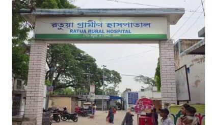 মায়ের কোল নয়, ঠিকানা হল বাঁশের মাচা! রতুয়ায় পরিত্যক্ত নবজাতককে ঘিরে আবেগঘন পরিবেশ, কী করবে পুলিশ?