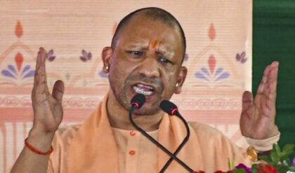 হুগলিতে যোগী-ঝড়! তারকেশ্বরে পুজো দিয়ে হুঙ্কার আদিত্যনাথের, টার্গেট কি দ্বিতীয় দফা?