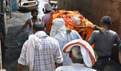 মমতার মুখে ‘চামার’ শব্দ! চৌরঙ্গীর প্রচারমঞ্চে বেফাঁস মন্তব্য ঘিরে রণক্ষেত্র রাজনীতি!