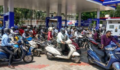 তেল নেই, খাঁ খাঁ করছে পাম্প! ৪২১টি পেট্রোল পাম্পে ঝুসল তালা, মারাত্মক সঙ্কটে দেশ!