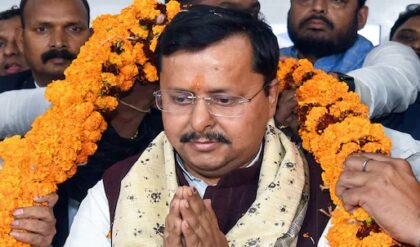 বারাণসীতে নীতিন নবীন ও যোগী আদিত্যনাথ! কাশী বিশ্বনাথ মন্দিরে বিশেষ আরতি; তুঙ্গে জল্পনা!