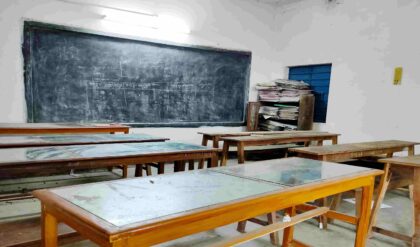 স্কুল খুলল কিন্তু পড়ুয়া কই? ১৫ দিন পর দক্ষিণ দিনাজপুরে বাজল ঘণ্টা, ক্লাসরুমের ছবি দেখে কপালে ভাঁজ শিক্ষকদের!