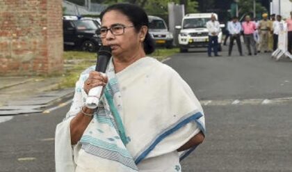 “১৯৮৪ থেকে লড়ছি, এমন নৃশংসতা দেখিনি!” মহিলা-শিশুদেরও মারছে বাহিনী? বিস্ফোরক মমতা!