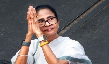 ভোট দিয়েই সোজা কালীঘাট মন্দিরে মমতা! মিত্র ইনস্টিটিউশনে ভোটাধিকার প্রয়োগ করে কী চাইলেন মুখ্যমন্ত্রী?