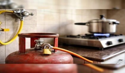 পকেটে টান! ১ মে থেকে বদলে যাচ্ছে গ্যাসের দাম ও SBI-এর নিয়ম, আজই সেরে নিন জরুরি কাজ!