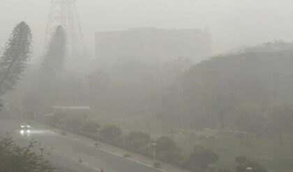 বেঙ্গালুরুতে প্রকৃতির তাণ্ডব! প্রবল বৃষ্টিতে হুড়মুড়িয়ে ভাঙল দেওয়াল, চাপা পড়ে অন্তত ৭ জনের মৃত্যুর আশঙ্কা!