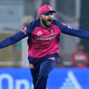 সাজঘরে ‘ভ্যাপ’ টেনে বিপাকে রিয়ান পরাগ! বিসিসিআই-এর কড়া চিঠি, বিপদে রাজস্থান অধিনায়কের কেরিয়ার?