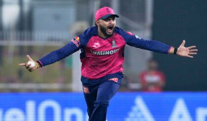 সাজঘরে ‘ভ্যাপ’ টেনে বিপাকে রিয়ান পরাগ! বিসিসিআই-এর কড়া চিঠি, বিপদে রাজস্থান অধিনায়কের কেরিয়ার?