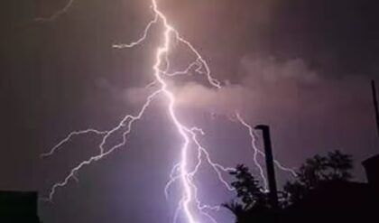 বজ্রপাত থেকে বাঁচতে এই ভুলগুলো করলেই বিপদ! বিশেষজ্ঞরা দিলেন একগুচ্ছ প্রাণদায়ী পরামর্শ