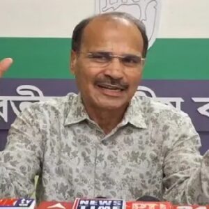 “ওটা তো টেরর এলাকা, ওখানে জেতে লুঠপাট করে!” কাকে ‘খোকাবাবু’ বলে তোপ দাগলেন অধীর?