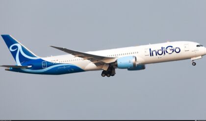 মাঝ আকাশে বিপত্তি! বিমানেই জ্ঞান হারালেন যাত্রী, কলকাতা থেকে ওড়া বিমানের হাড়হিম করা জরুরি অবতরণ