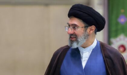 পারস্য উপসাগর থেকে সরতে হবে আমেরিকাকে? ইরানের চরম হুঁশিয়ারিতে কাঁপছে মধ্যপ্রাচ্য! তেহরান: মধ্যপ্রাচ্যের ভূ-রাজ