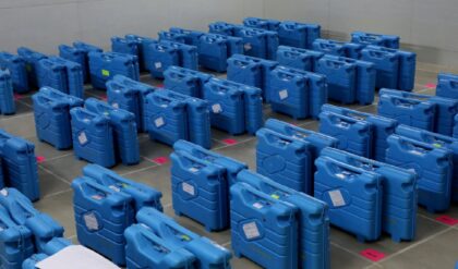 ভোটের বাক্স পাহারায় নজিরবিহীন কড়াকড়ি! সিসিটিভি থেকে কিউআর কোড—কমিশনের এই ৪ দাওয়াইয়েই কি নিশ্চিত জয়?