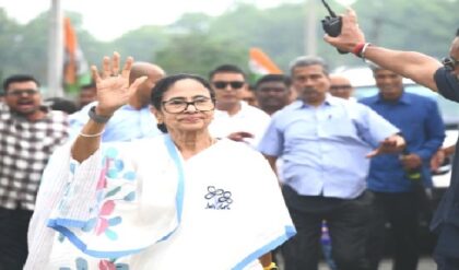 সাফল্যে উচ্ছ্বাস, ব্যর্থতায় ভরসা! আইসিএসই-আইএসসি পড়ুয়াদের জন্য মমতার ‘ম্যাজিক’ বার্তা