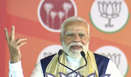 আইফোন না অ্যান্ড্রয়েড? মোদীজি আসলে কোন ফোন ব্যবহার করেন? শুনলে চমকে উঠবেন! আইফোন না অ্যান্ড্রয়েড? মোদীজি আসলে কোন ফোন ব্যবহার করেন? শুনলে চমকে উঠবেন!