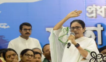 শুভেন্দুর মনোনয়ন ঘিরে ধুন্ধুমার! ‘আমার পোস্টারে থুতু দিচ্ছিলে কেন?’ মেজাজ হারিয়ে প্রশ্ন মমতার শুভেন্দুর মনোনয়ন ঘিরে ধুন্ধুমার! ‘আমার পোস্টারে থুতু দিচ্ছিলে কেন?’ মেজাজ হারিয়ে প্রশ্ন মমতার