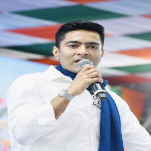 “ভোটের ময়দানে এবার কি তবে ১৬-০? খেলা ঘোরাতে বিস্ফোরক চ্যালেঞ্জ অভিষেকের!”