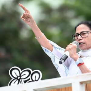 “বাংলার ৫০০ অফিসারকে সরিয়েছে কেন্দ্র! মুর্শিদাবাদে দাঁড়িয়ে মোদী সরকারকে চরম তোপ মমতার!”