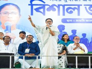 “SIR-এর গেরোয় কি তবে ভাঙছে তৃণমূলের দুর্গ? মালদহে দাঁড়িয়ে আশঙ্কার সুর খোদ দলনেত্রীর গলায়!”